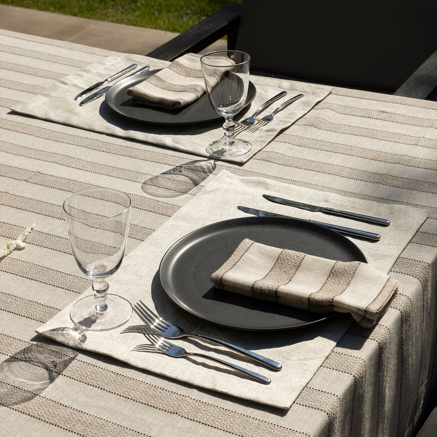 Loomé Home Linum Stripe Tablecloth – Linen Blend, 200 x 300 cm