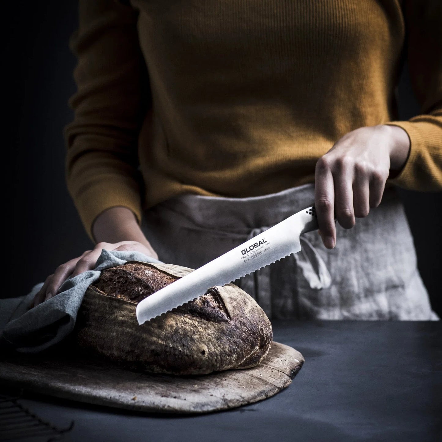 Global G-9 Bread Knife – 22cm Serrated Japanese Stainless Steel