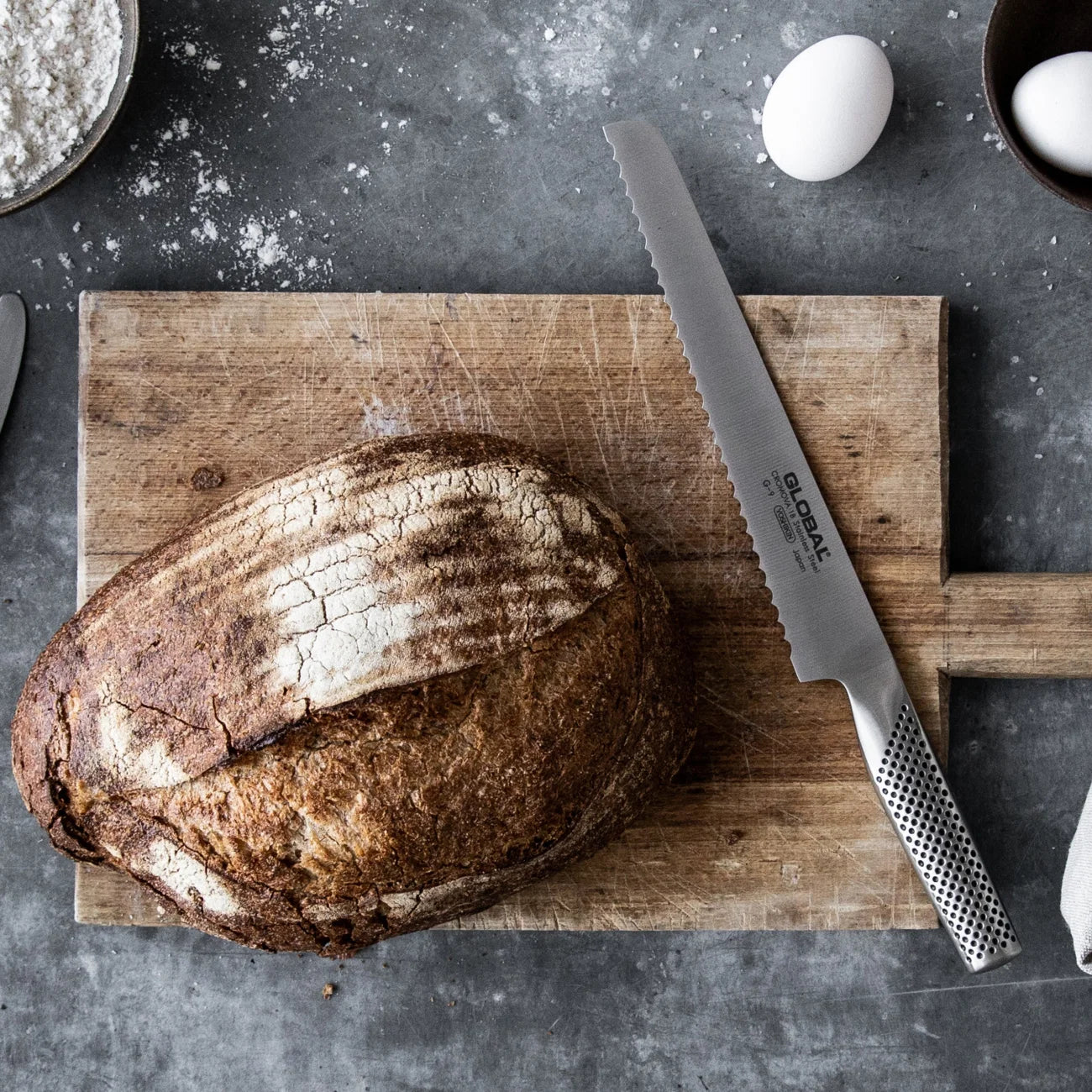 Global G-9 Bread Knife – 22cm Serrated Japanese Stainless Steel