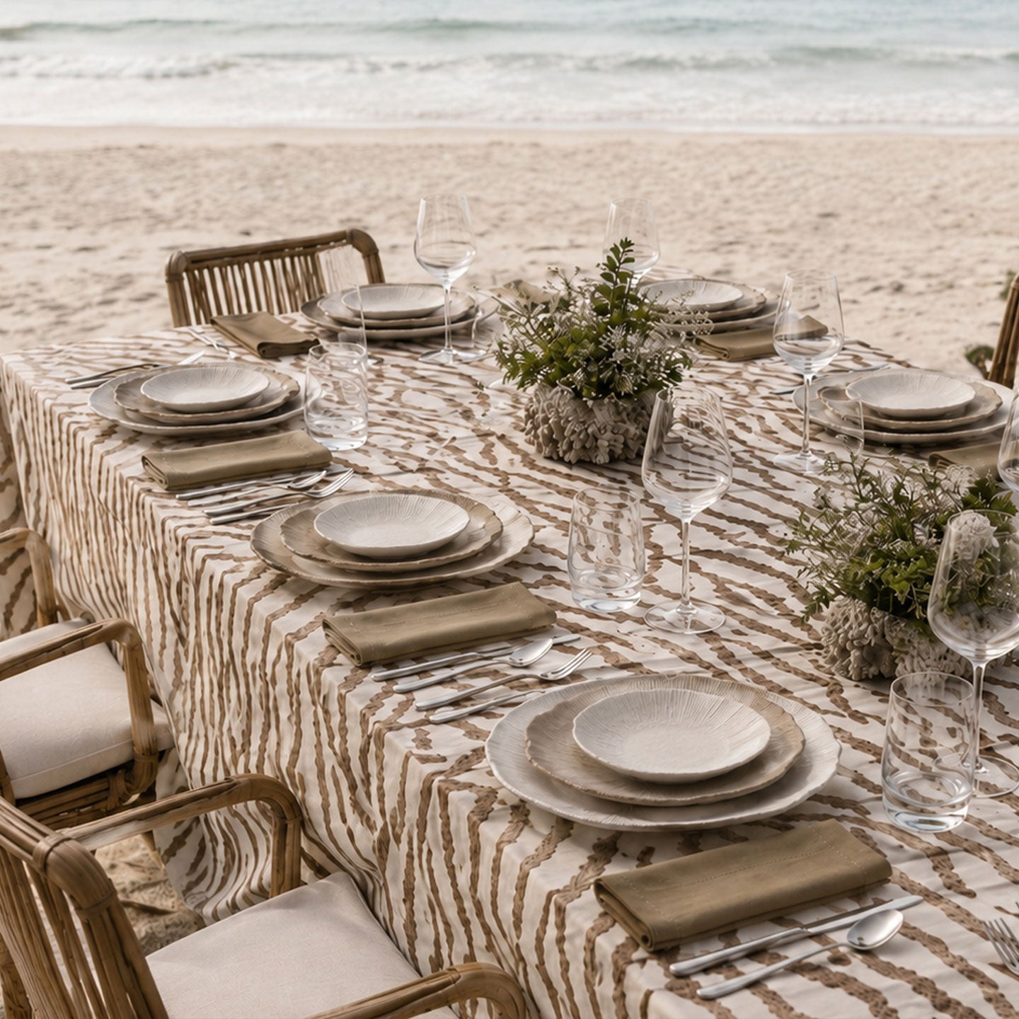 Loomé Home Terra Trace Reversible Tablecloth – 200 x 300 cm